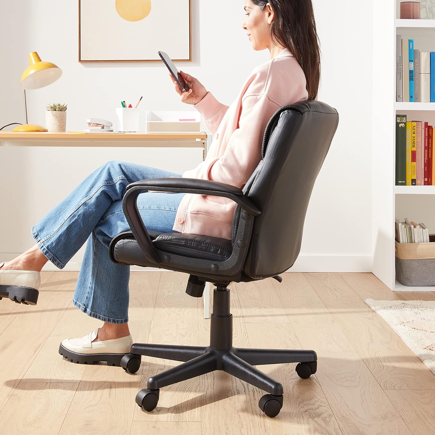 Amazon Basics Mid-Back PU Leather Chair